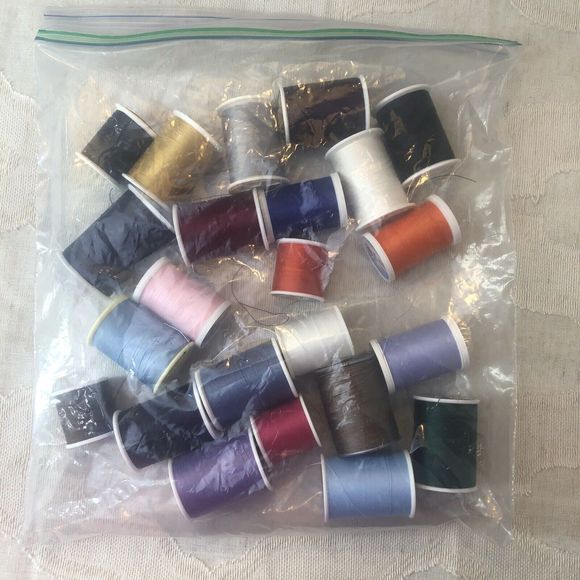 Mixed lot of Thread - Picture 2 of 3